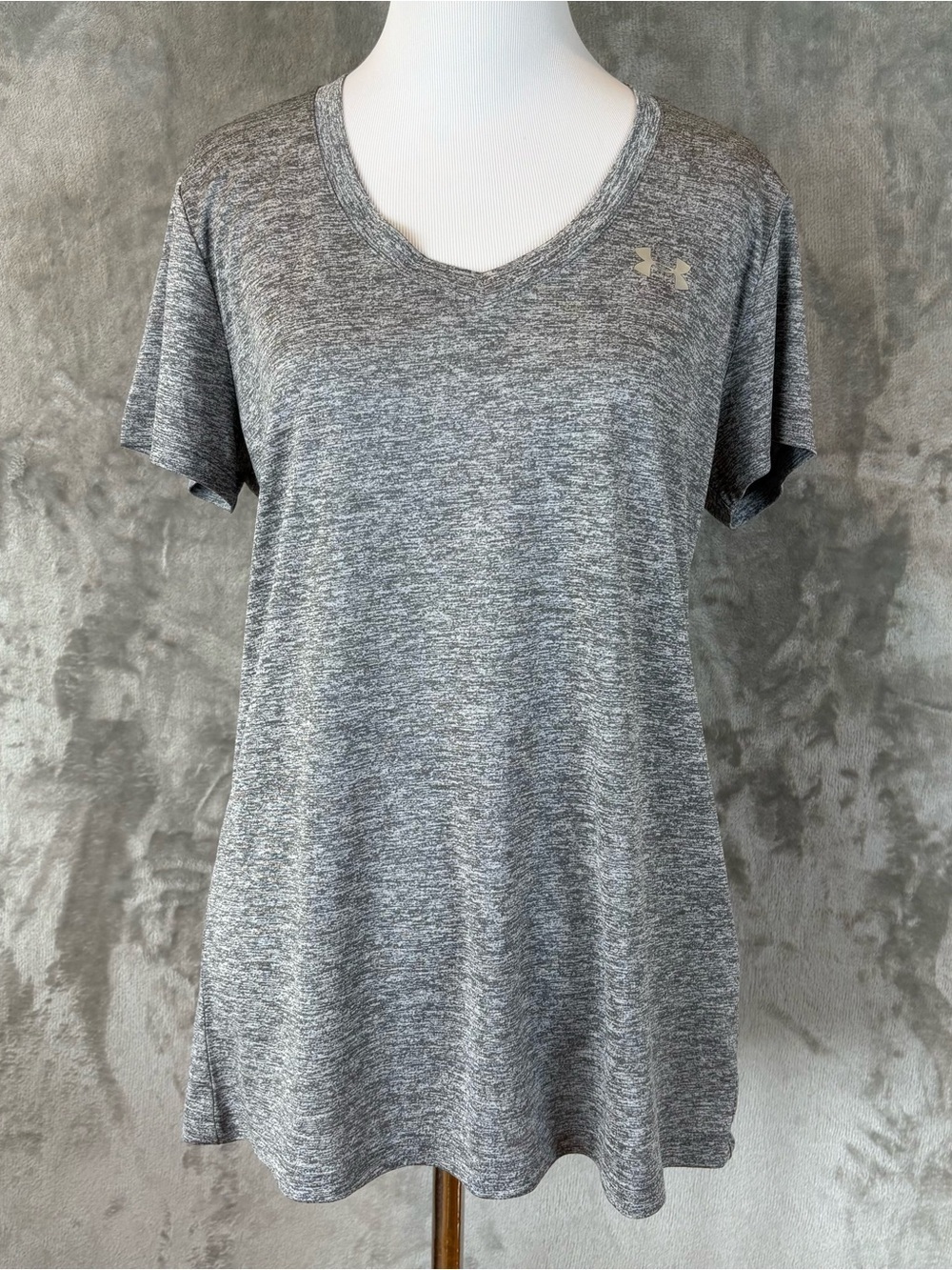 Under Armour Women's Heather Gray V-Neck Short Sleeve Tee M